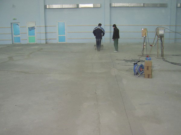 Укладка бесшовного наливного покрытия на основе резиновых матов в Балтийске