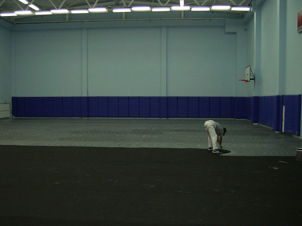 Укладка бесшовного наливного покрытия на основе резиновых матов в Балтийске