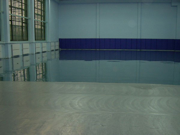 Укладка бесшовного наливного покрытия на основе резиновых матов в Балтийске