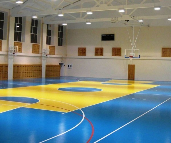 Укладка полиуретановых наливных полов на резиновых матах