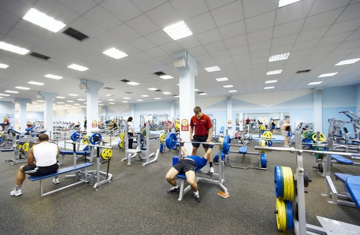 Укладка резинового рулонного покрытия