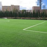 Укладка искусственной травы на футбольном поле