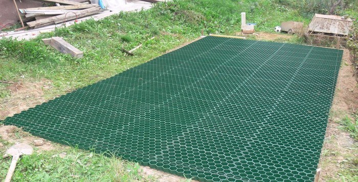 Укладка газонной решетки