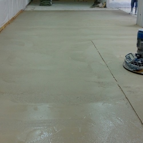 Устройство полимерного пола в помещении на ул. Новохохловская