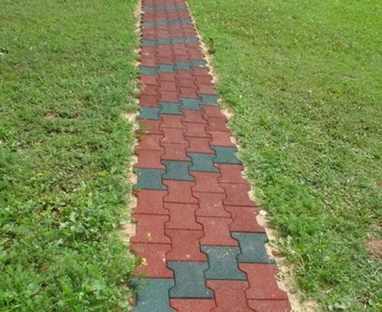 Укладка резиновой плитки и брусчатки