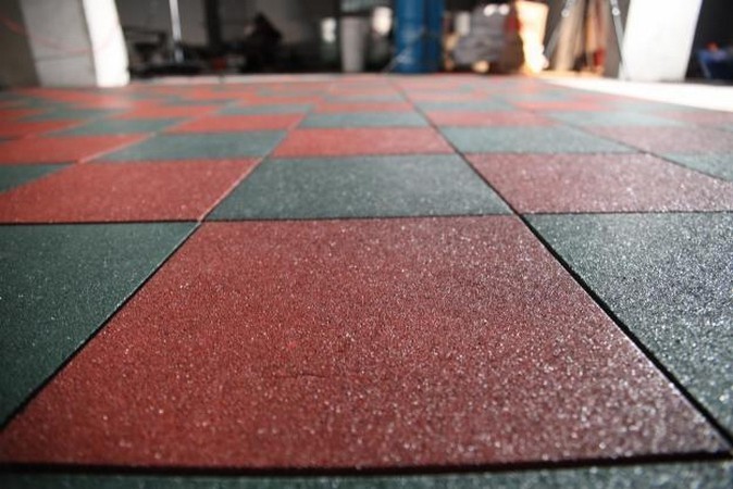 Укладка резиновой плитки и брусчатки