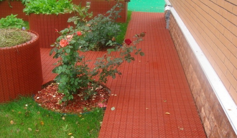 Монтаж модульного покрытия ERFOLG на спортивных объектах и придомовой территории