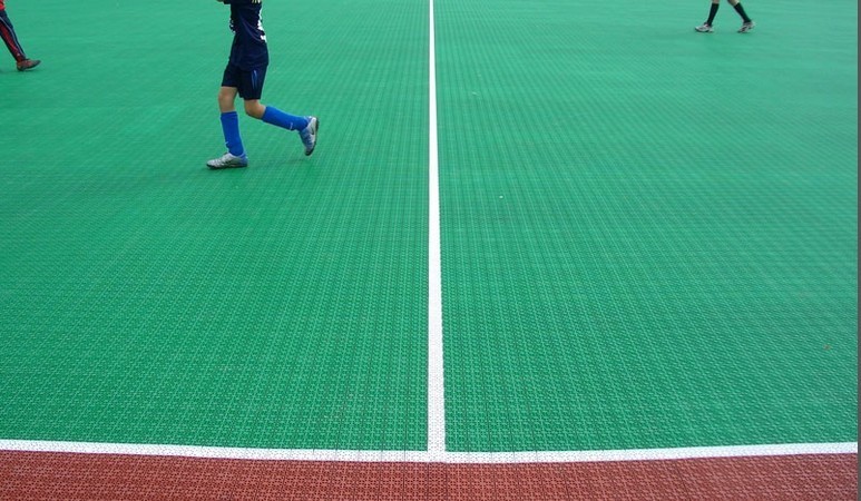 Монтаж модульного покрытия ERFOLG на спортивных объектах и придомовой территории