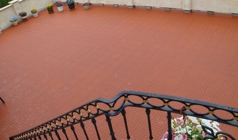 Монтаж модульного покрытия ERFOLG на спортивных объектах и придомовой территории