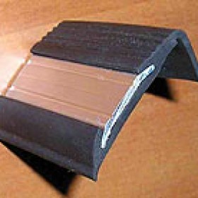 Резиновый профиль с алюминиевой вставкой NoSlip-Угол