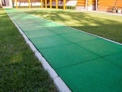 Резиновая тротуарная плитка для дачи