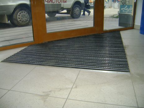 Грязезащитные покрытия: разновидности и применение