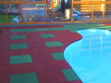 Какое напольное покрытие выбрать для зоны вокруг бассейна?