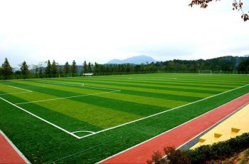 Искусственная трава на футбольном поле