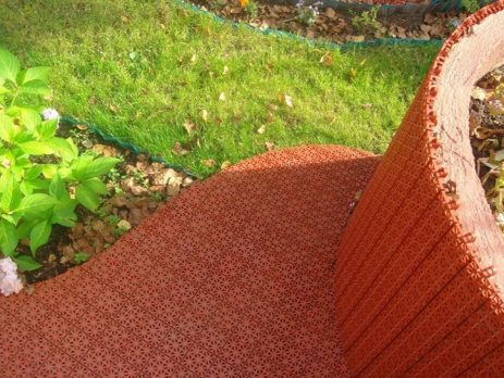 Пластиковое покрытие для садовых дорожек