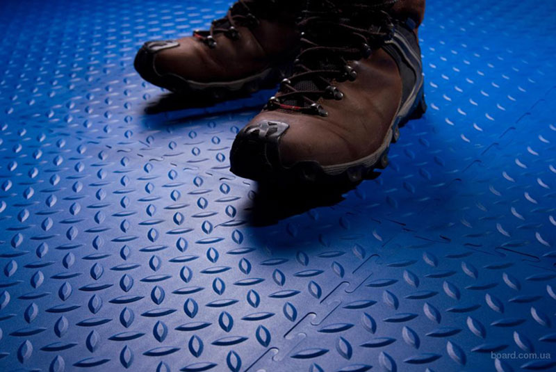 Промышленная ПВХ плитка: ее преимущества и сфера применения