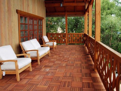 Рекомендуемые напольные покрытия для открытой веранды