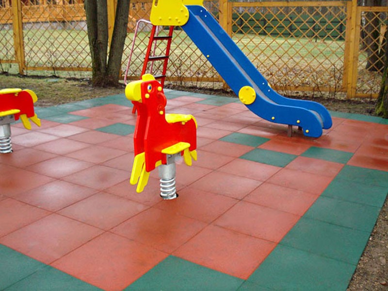 Необходимость резинового покрытия для детских площадок - ИнтерЭко
