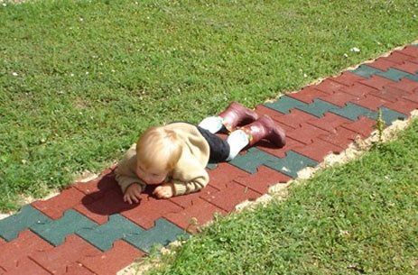 Выбор резиновых покрытий при обустройстве садовых дорожек