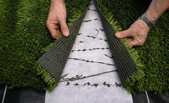 как стелить искусственный газон