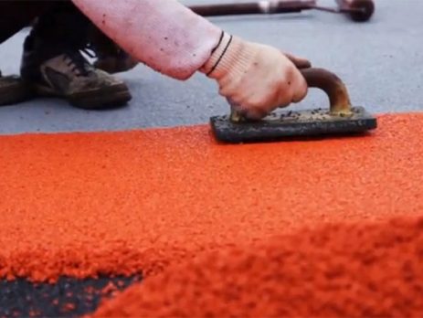 Укладка резиновых спортивных покрытий