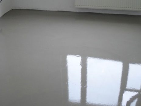 Использование сухих смесей для заливки ровных полов